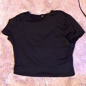 Black cropped tee